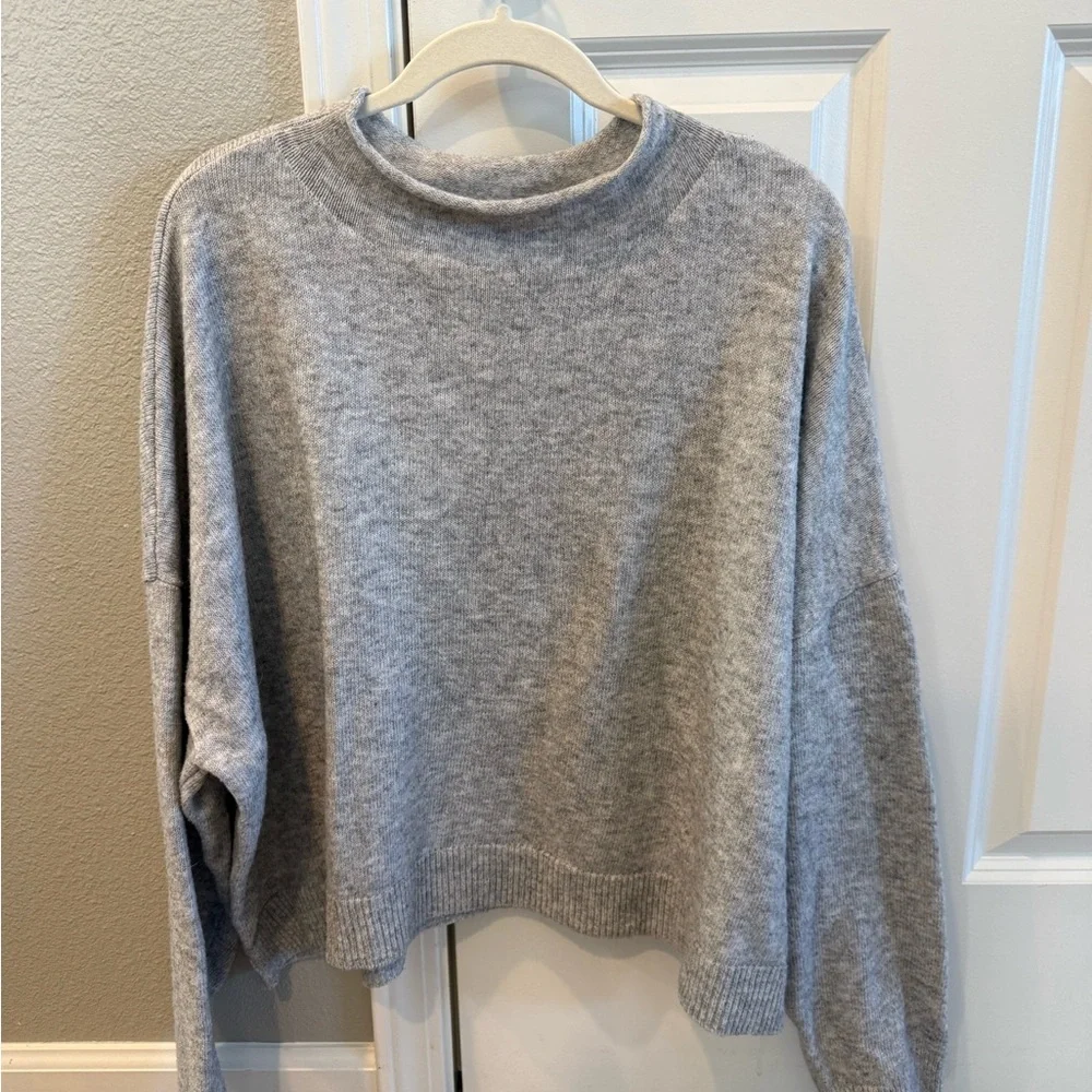 Light Sweater - Picture 1 of 3